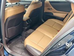Lexus ES 300h Excellence - ფოტო 13