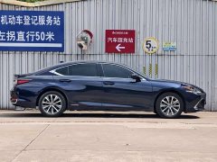Lexus ES 300h Excellence - ფოტო 7