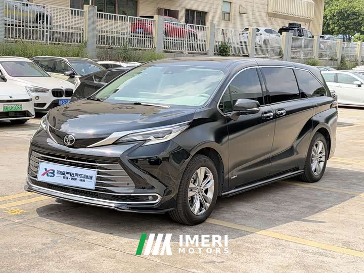 Toyota Sienna 2.5L Hybrid AWD Luxury