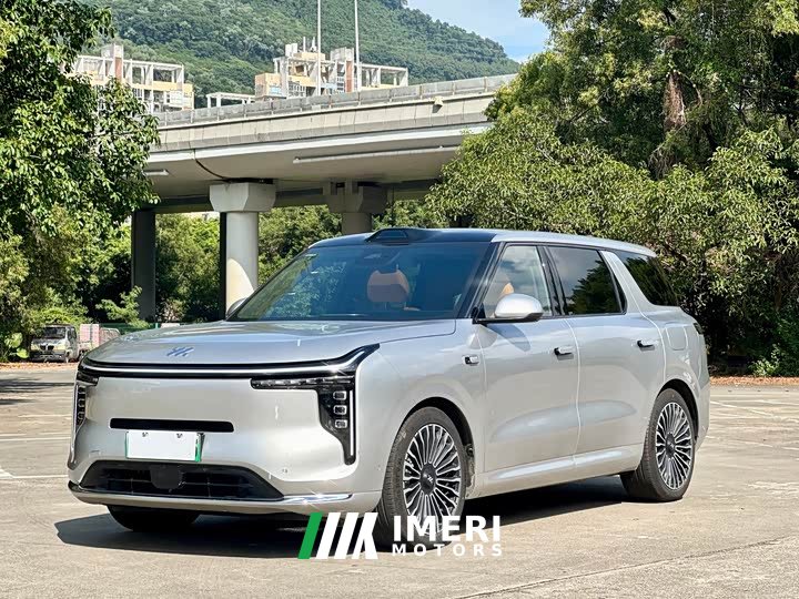 IM Motors Zhiji LS8 52 Max Luxury Six-Seater