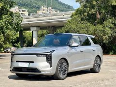 IM Motors Zhiji LS8 52 Max Luxury Six-Seater - ფოტო 1