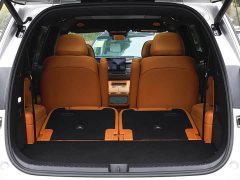 IM Motors Zhiji LS8 52 Max Luxury Six-Seater - ფოტო 13