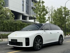 Li Auto i6 Four-Wheel Drive Standard Edition - ფოტო 1