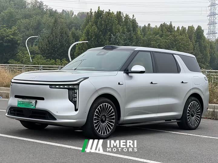 IM Motors Zhiji LS8 52 Max Luxury Six-Seater