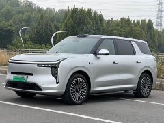 IM Motors Zhiji LS8 52 Max Luxury Six-Seater - ფოტო 1