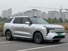 IM Motors Zhiji LS8 52 Max Luxury Six-Seater - ფოტო 3
