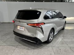Toyota Sienna 2.5L Hybrid AWD Luxury - ფოტო 19