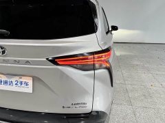 Toyota Sienna 2.5L Hybrid AWD Luxury - ფოტო 20