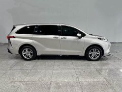 Toyota Sienna 2.5L Hybrid AWD Luxury - ფოტო 3