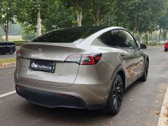 Tesla Model Y Standard Range RWD - ფოტო 9