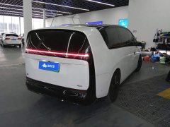 Li Auto MEGA Home Family Edition - ფოტო 3