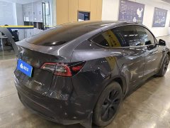 Tesla Model Y Rear-Wheel Drive - ფოტო 3
