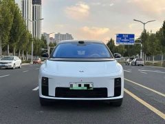 Li Auto i8 Standard Edition - ფოტო 1