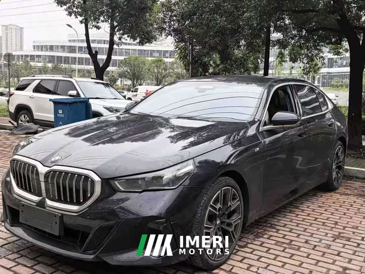 BMW 5 Series 530Li Luxury M Sport Package - ავტომობილი ჩინეთიდან
