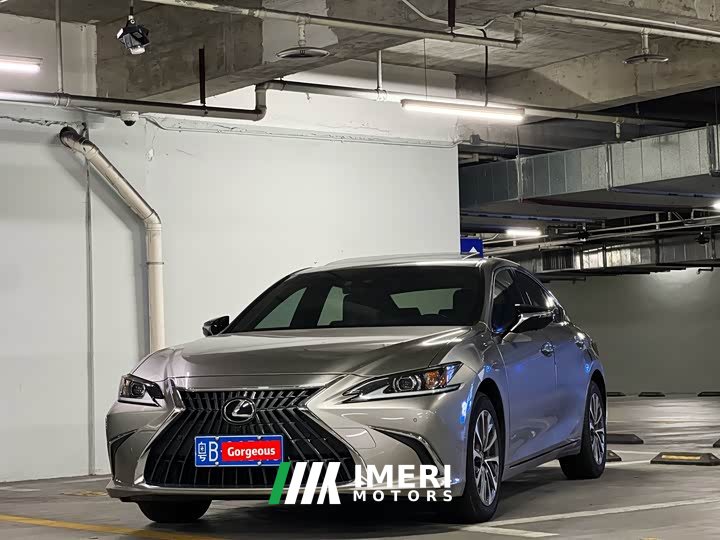 Lexus ES 260 Excellence Edition - ავტომობილი ჩინეთიდან