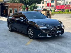 Lexus ES 200 Excellence Edition - ფოტო 1