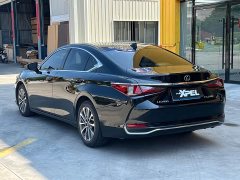 Lexus ES 200 Excellence Edition - ფოტო 10