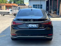 Lexus ES 200 Excellence Edition - ფოტო 9