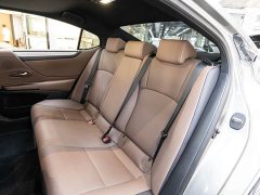 Lexus ES 200 Premium Edition - ფოტო 12