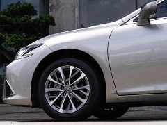 Lexus ES 200 Premium Edition - ფოტო 8