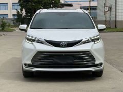 Toyota Sienna 2.5L Hybrid AWD Luxury - ფოტო 1