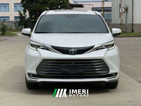 2026 Toyota Sienna 2.5L Hybrid AWD Luxury