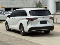 Toyota Sienna 2.5L Hybrid AWD Luxury - ფოტო 11