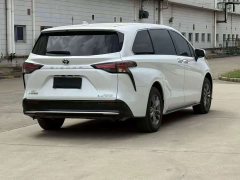 Toyota Sienna 2.5L Hybrid AWD Luxury - ფოტო 12