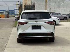 Toyota Sienna 2.5L Hybrid AWD Luxury - ფოტო 13