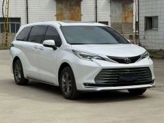 Toyota Sienna 2.5L Hybrid AWD Luxury - ფოტო 2