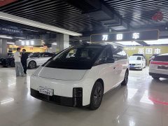 Li Auto Li Xiang MEGA Ultra - ფოტო 1