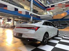 Hyundai Elantra 2022 1.5L CVT Luxury - ფოტო 18
