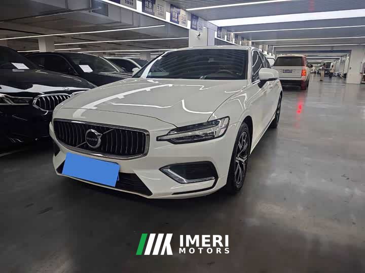 Volvo S60 B4 Smart Luxury Edition - ავტომობილი ჩინეთიდან
