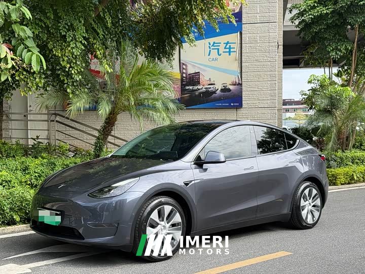 Tesla Model Y Standard Range RWD