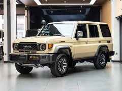 Toyota Land Cruiser (Imported) LC76 4.0L Automatic - ფოტო 1