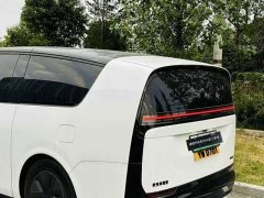 Li Auto MEGA 2025 Home Family Edition - ფოტო 9