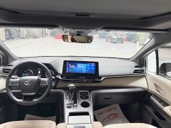 Toyota Sienna 2.5L Hybrid Premium Edition - ფოტო 13