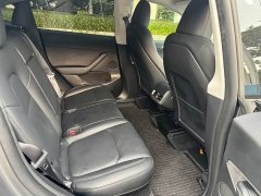 Tesla Model Y Rear-Wheel Drive - ფოტო 10