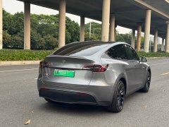 Tesla Model Y Rear-Wheel Drive - ფოტო 3