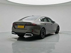 BMW 5 Series 530Li Luxury M Sport Package - ფოტო 4