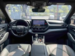 Toyota Crown Venza 2021 2.5L HEV AWD Premium - ფოტო 16