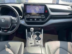 Toyota Crown Venza 2021 2.5L HEV AWD Premium - ფოტო 19