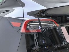 Tesla Model Y Long Range All-Wheel Drive - ფოტო 11