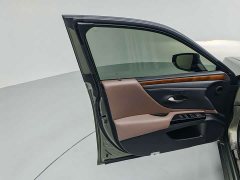 Lexus ES 200 Luxury - ფოტო 13