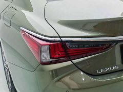Lexus ES 200 Luxury - ფოტო 16