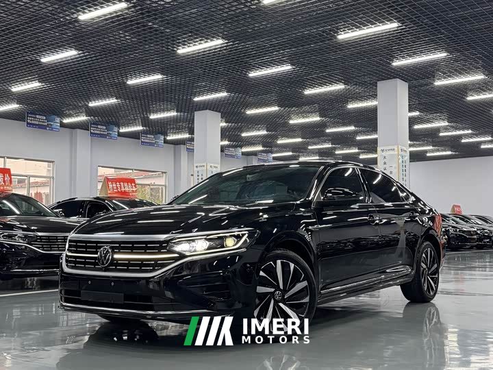 Volkswagen Passat 330TSI Luxury