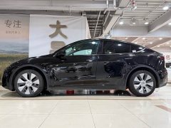 Tesla Model Y Rear-Wheel Drive - ფოტო 4