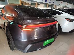 Tesla Model Y Rear-Wheel Drive - ფოტო 5