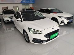 Ford Focus Hatchback EcoBoost 180 Automatic Trend - ფოტო 3