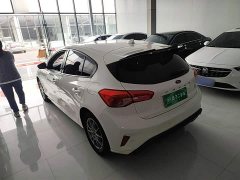 Ford Focus Hatchback EcoBoost 180 Automatic Trend - ფოტო 4